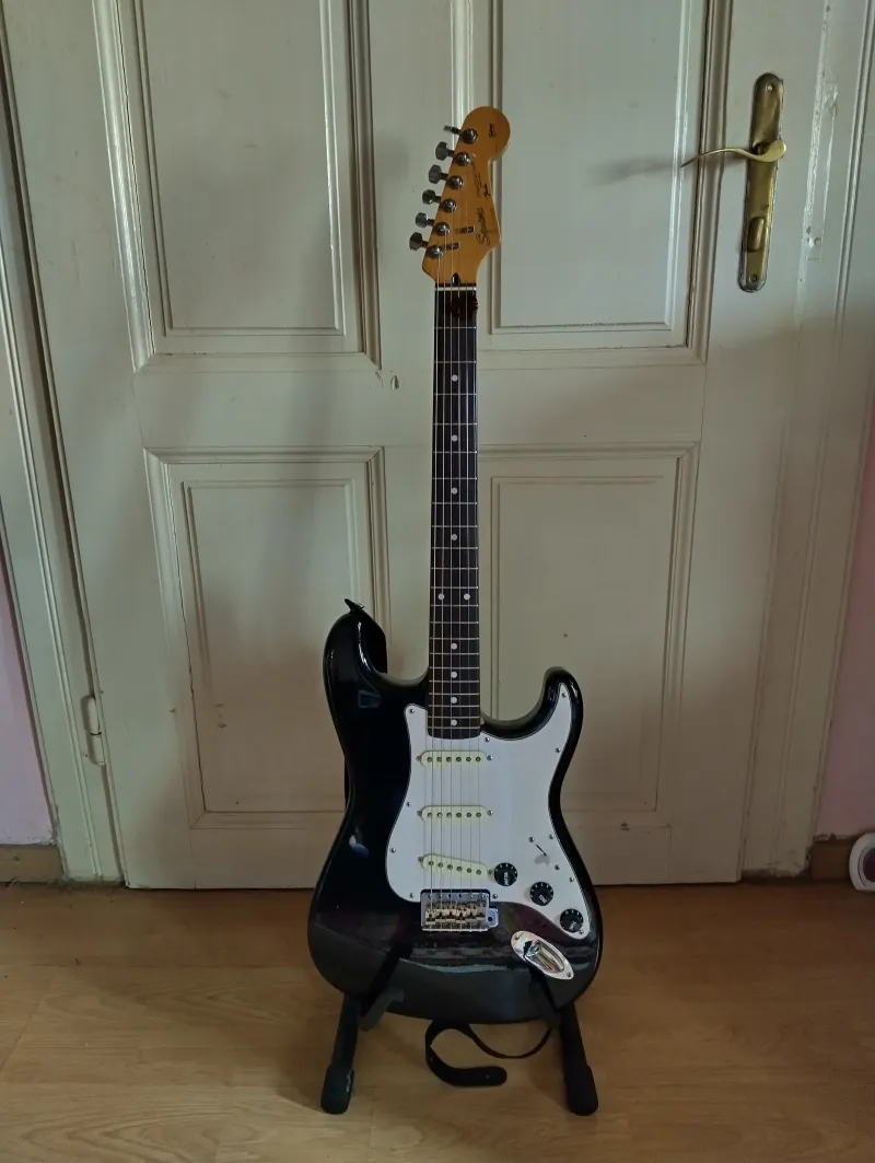 Squier Stratocaster  By Fender Made In Japan E-Gitarre Squier Stratocaster  By Fender Made In Japan E-Gitarre