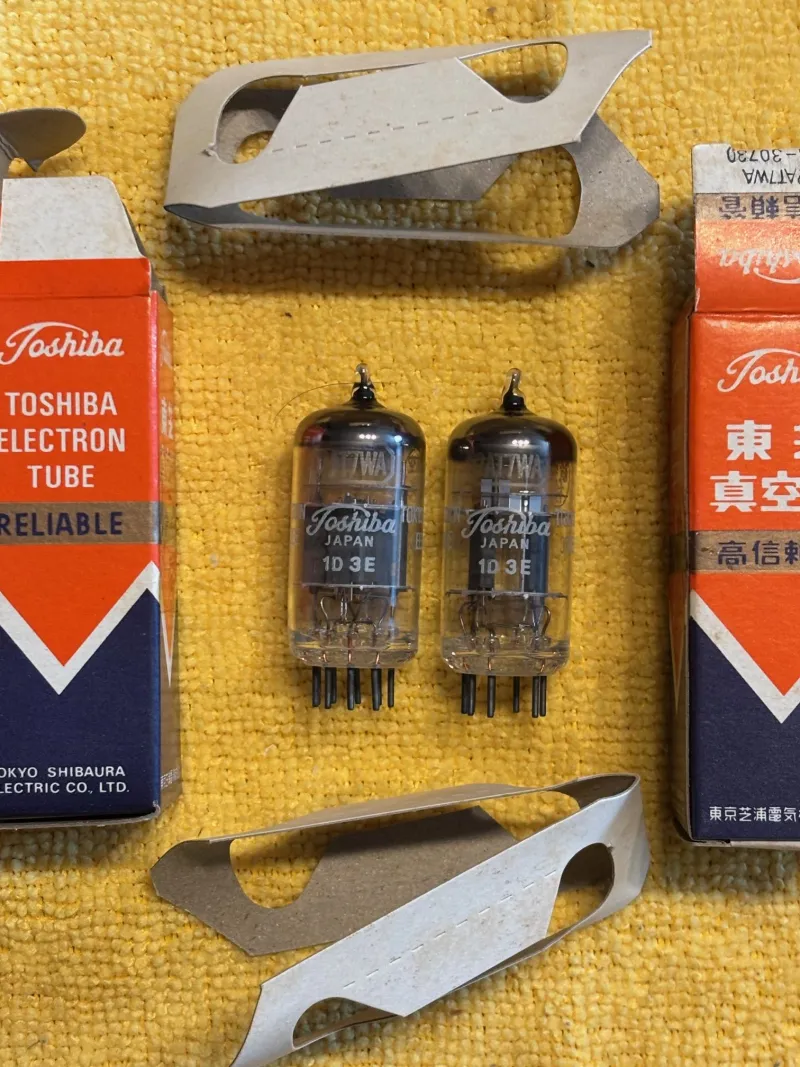 Toshiba 12AT7WA ECC81 NOS NIB Elektroncső szett Toshiba 12AT7WA ECC81 NOS NIB Elektroncső szett