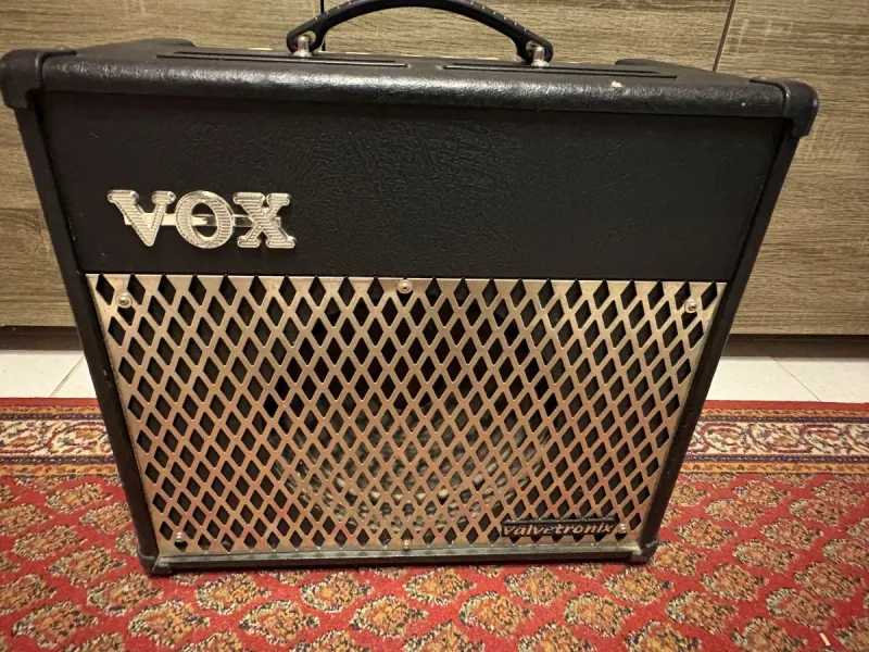 Vox VT30 előfokcsöves gitárerősítő Vox VT30 előfokcsöves gitárerősítő