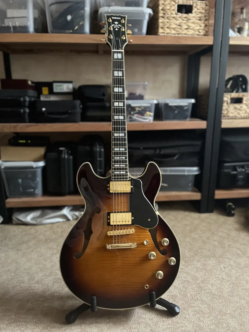 YAMAHA Semi acoustic guitar Akustikgitarre YAMAHA Semi acoustic guitar Akustikgitarre