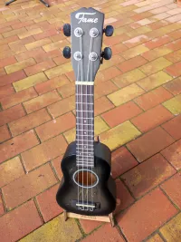 FAME Deluxe Ukulele - CsongorJams [Today, 7:24 pm]