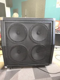Behringer Celestion V30