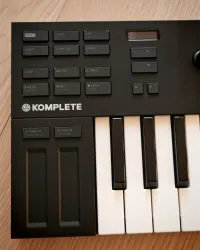 Native Instruments Komplete Kontrol M32 MIDI kontroller - kirtap [Ma, 18:08]