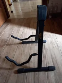 - Gitár állvány