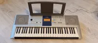 YAMAHA PSR-E323