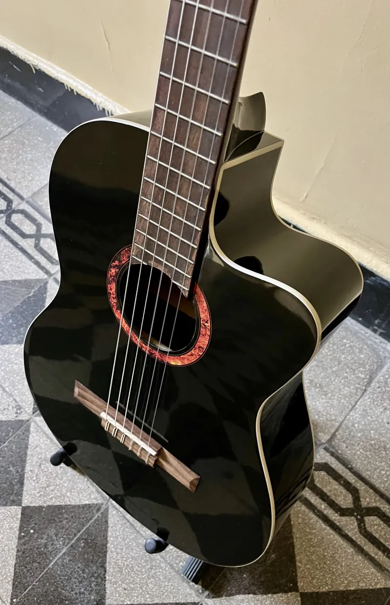 - Romero Lava 41 cwe Elektroakusztikus klasszikus gitár