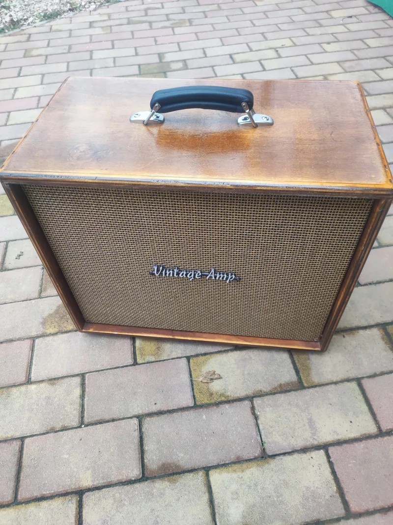 - Vintage Amp Akusztikus gitárerősítő