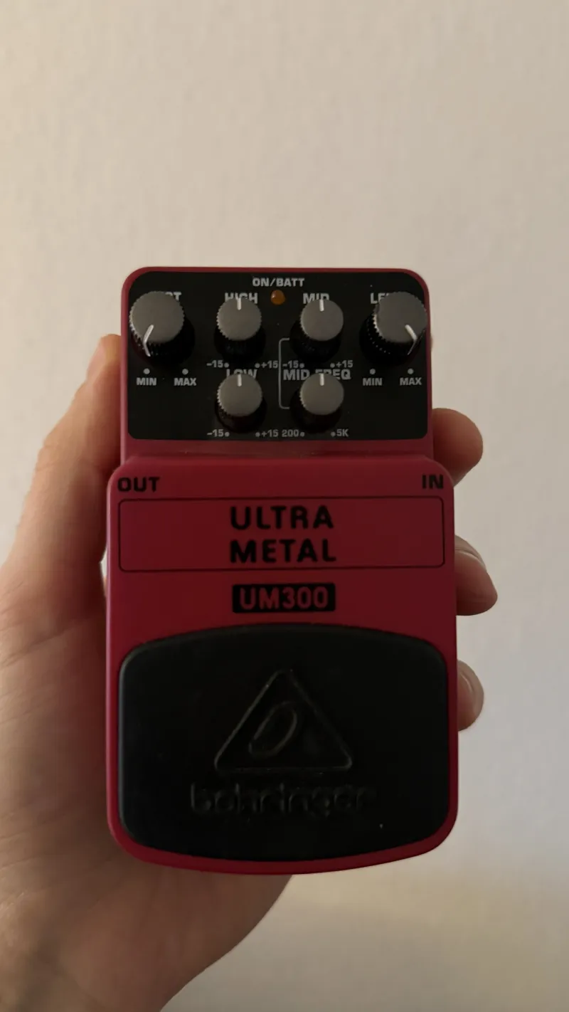 Behringer UM300 Distrotion
