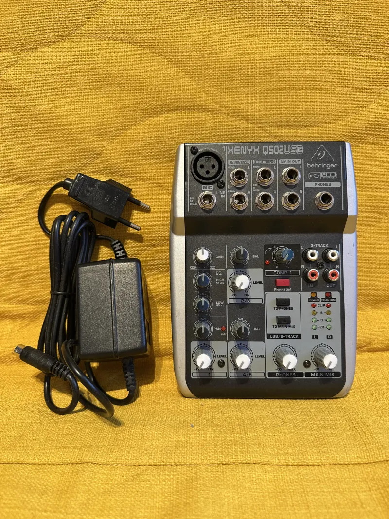 Behringer Xenix Q502 USB Mezclador