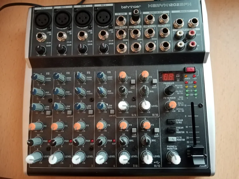 Behringer Xenyx 1202 sfx Miešačka