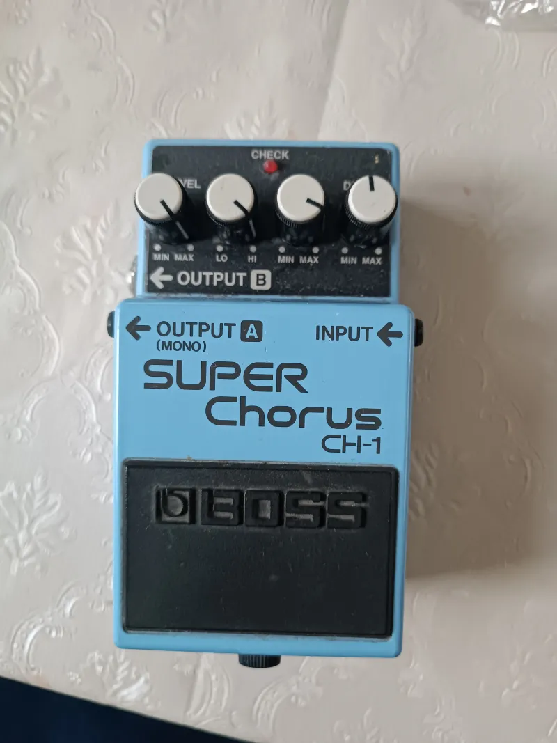 BOSS CH-1  Super Chorus Analogový chorus