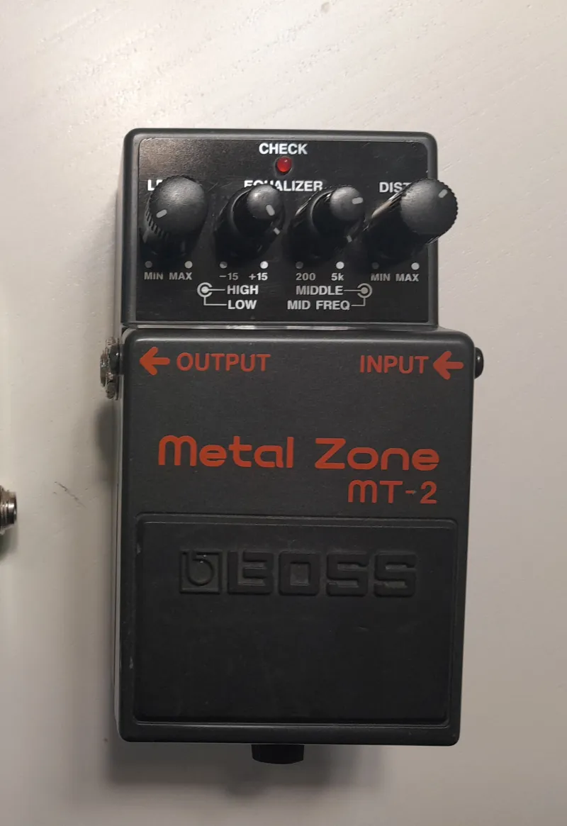 BOSS MT-2 Efektový pedál