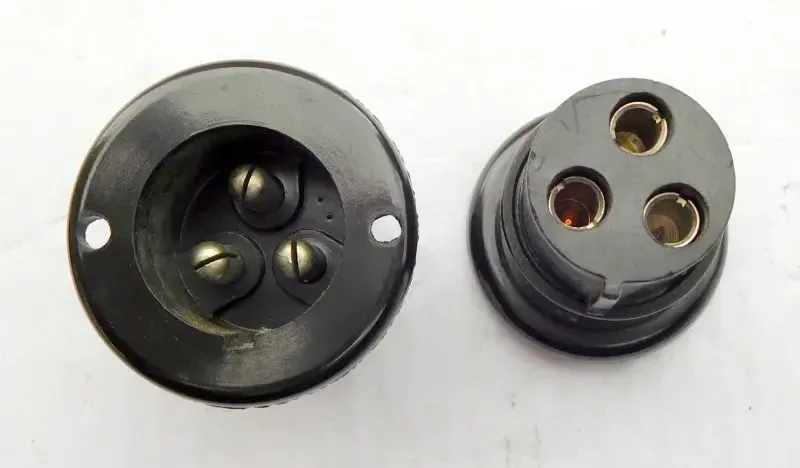 Bulgin NOS 22mm aljzat+dugó szet Komponente