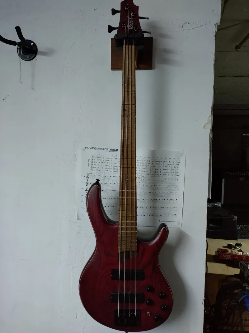 Cort B4 Bajo eléctrico