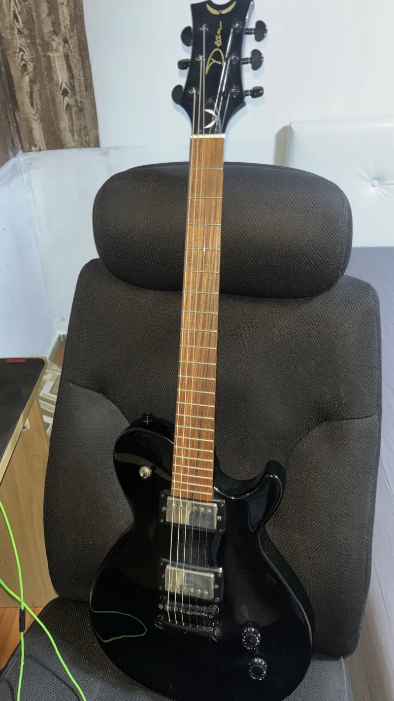 Dean Noir Electric guitar