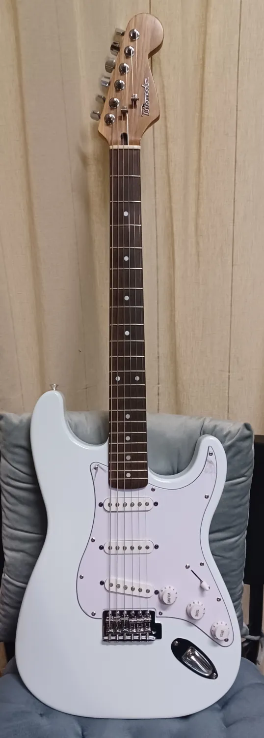 Egyedi készítésű Blonde Strat Guitarra eléctrica