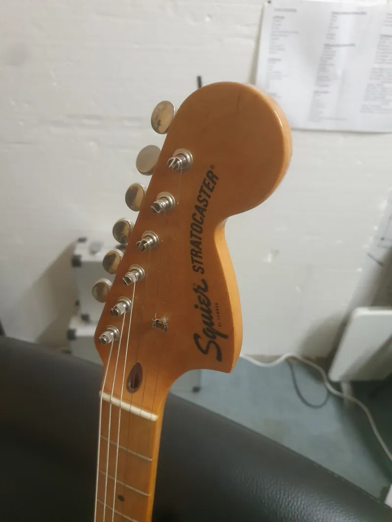 Squier  Elektromos gitár
