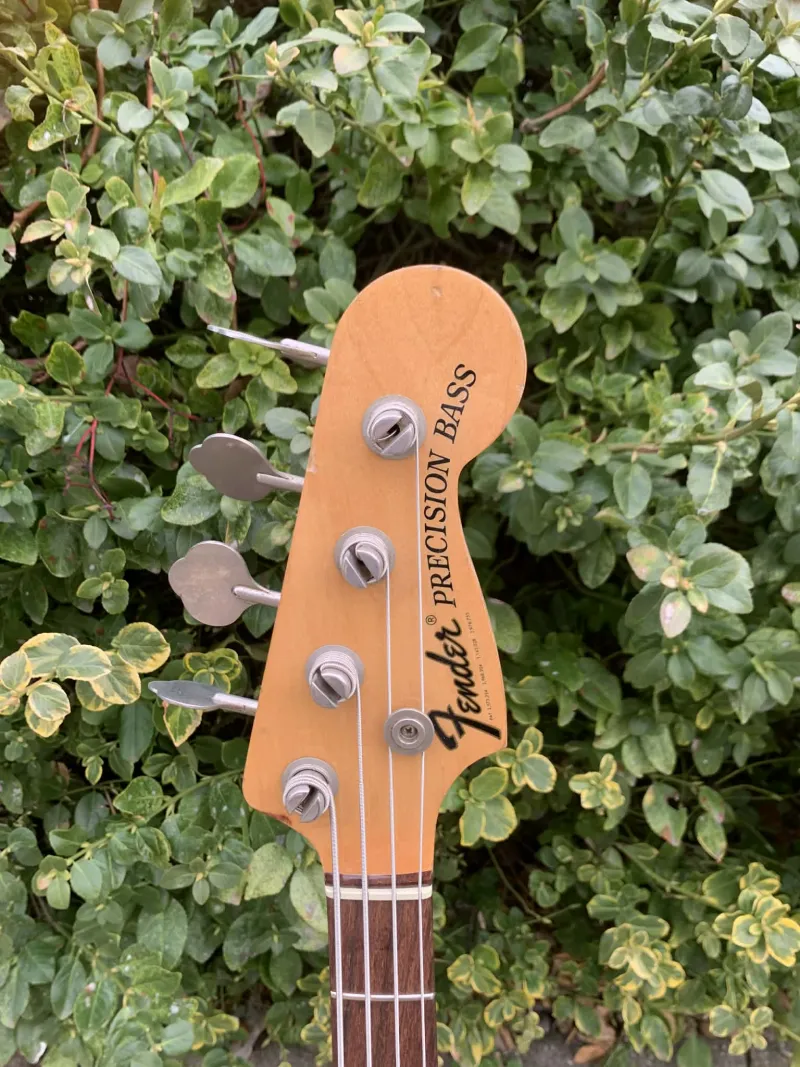 Fender Precision Bajo eléctrico