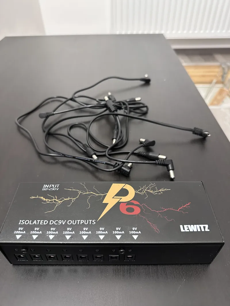 LEWITZ P6 Gitáreffekt Tápegység