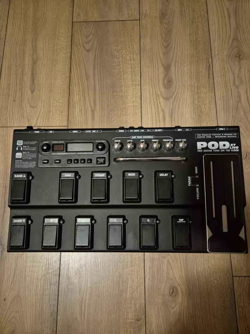 Line6 POD XT LIVE Multi-effect