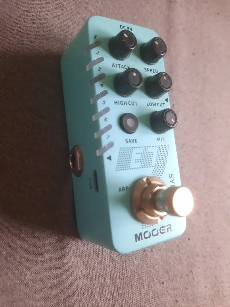 Mooer E7 Synthesizer Efektový pedál