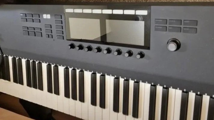 Native Instruments Komplete Kontrol S88 MK2 MIDI keyboard