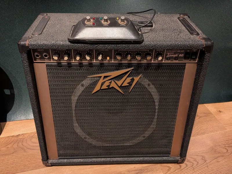 Peavey Triumph 60 Ultra Gain Tube Amp Csöves gitárkombó