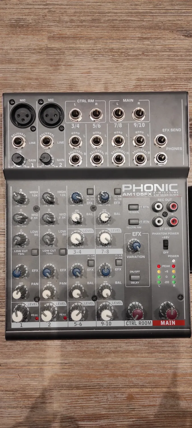 Phonic AM105FX Miešačka
