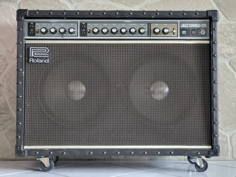 Roland JC-120 Jazz Chorus Guitar combo amp