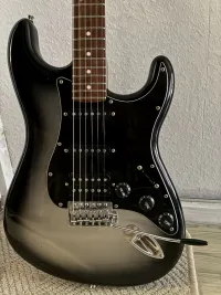 Fender Stratocaster Electric guitar - fender00 [Today, 12:15 pm]
