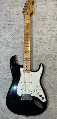 Fender Stratocaster Roland Electric guitar -  [Today, 9:03 pm]