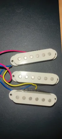 - Stratocaster pickup set