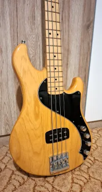 Fender Deluxe Dimension Bass Gitarre - squierforsale [December 8, 2025, 10:32 pm]