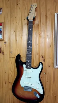 Fender Classic player 60s stratocaster Electric guitar - audiq [Today, 4:17 pm]