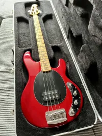 Music Man Stingray 4 Basgitara - Pulius Tibi Guitars for CAT [Today, 12:06 pm]