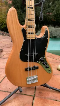 Squier Jazz bass