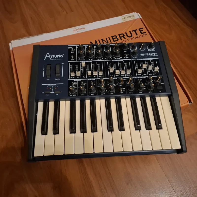 Arturia Minibrute MkI Analóg szintetizátor