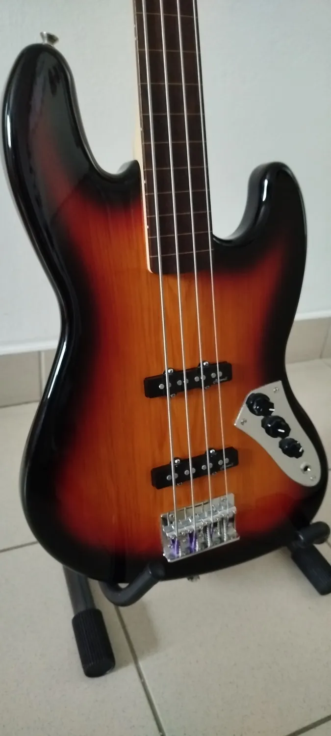Harley Benton JB40 FL Fretless Basszusgitár