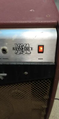 Hughes&Kettner Bass force 300 XXX