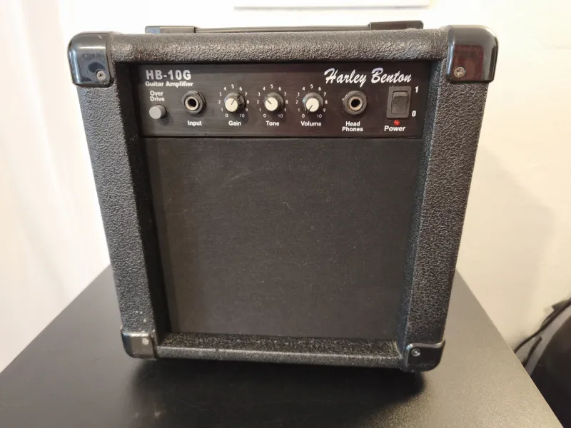 Harley Benton HB-10G Gitárkombó