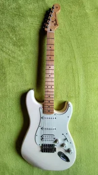 Fender Standard Stratocaster HSS