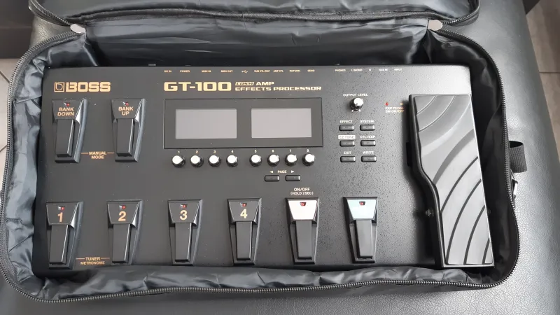- Boss GT100 Multieffekt-Tasche