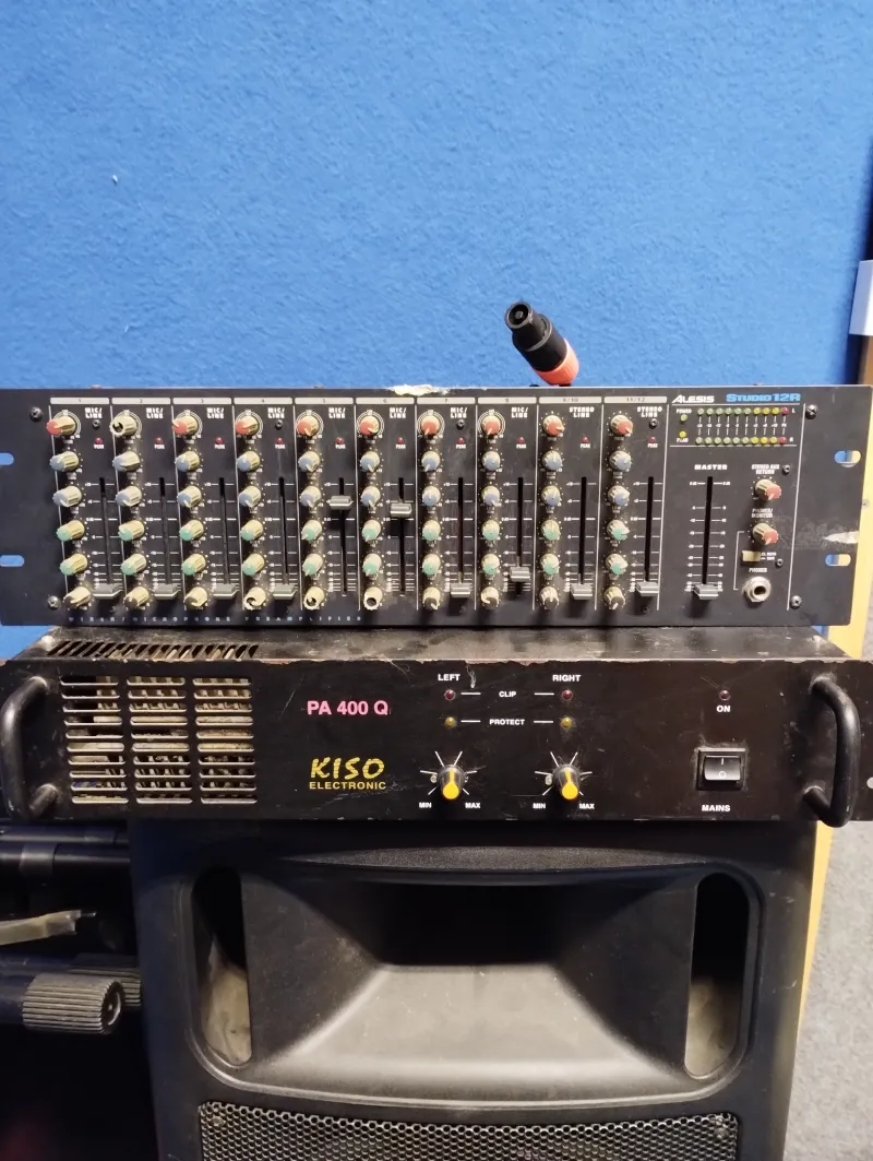 Alesis 12R Studio Keverő-erősítő