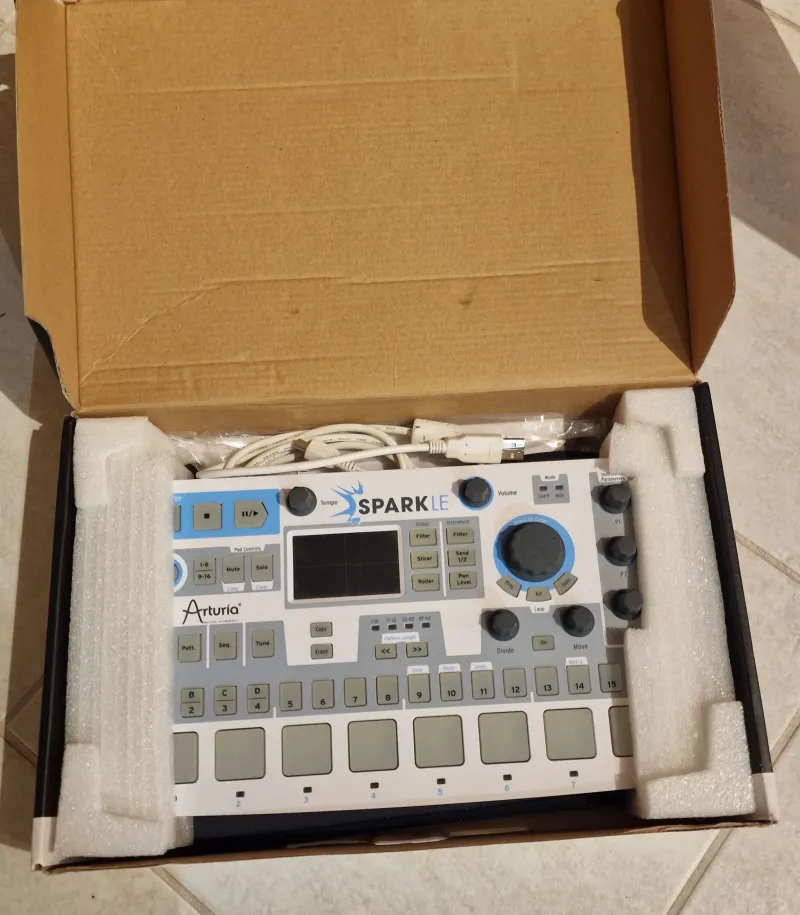 Arturia SPARK LE Dobgép