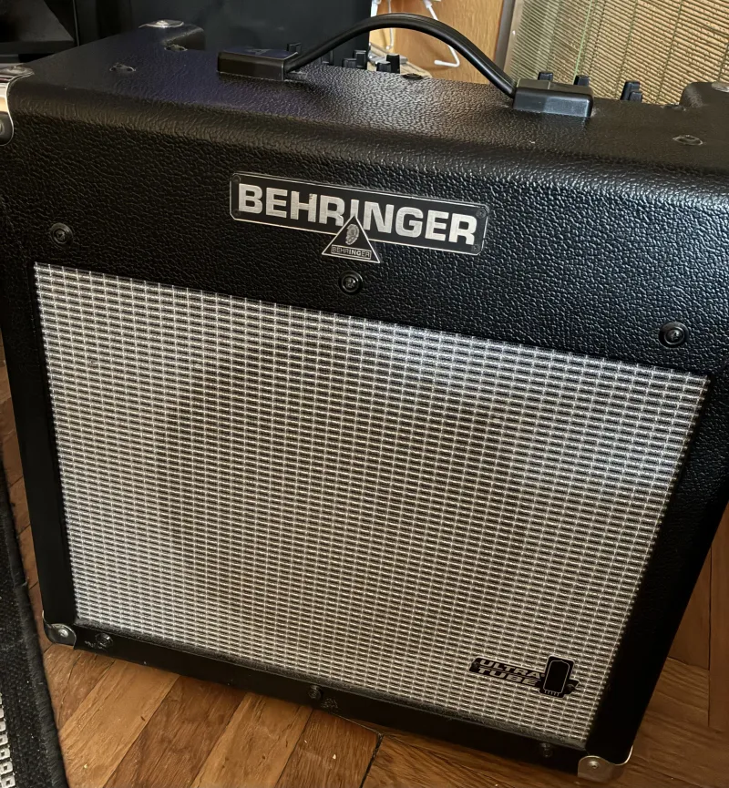 Behringer AC112 tube preamp guitar combo