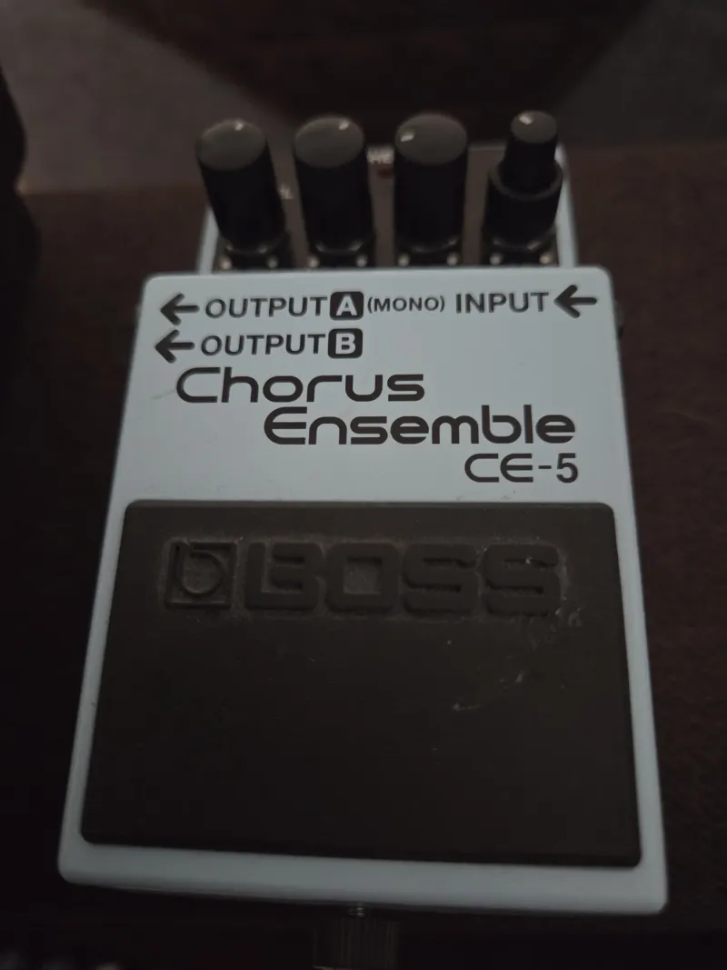 BOSS Chorus Ce 5 Analogový chorus