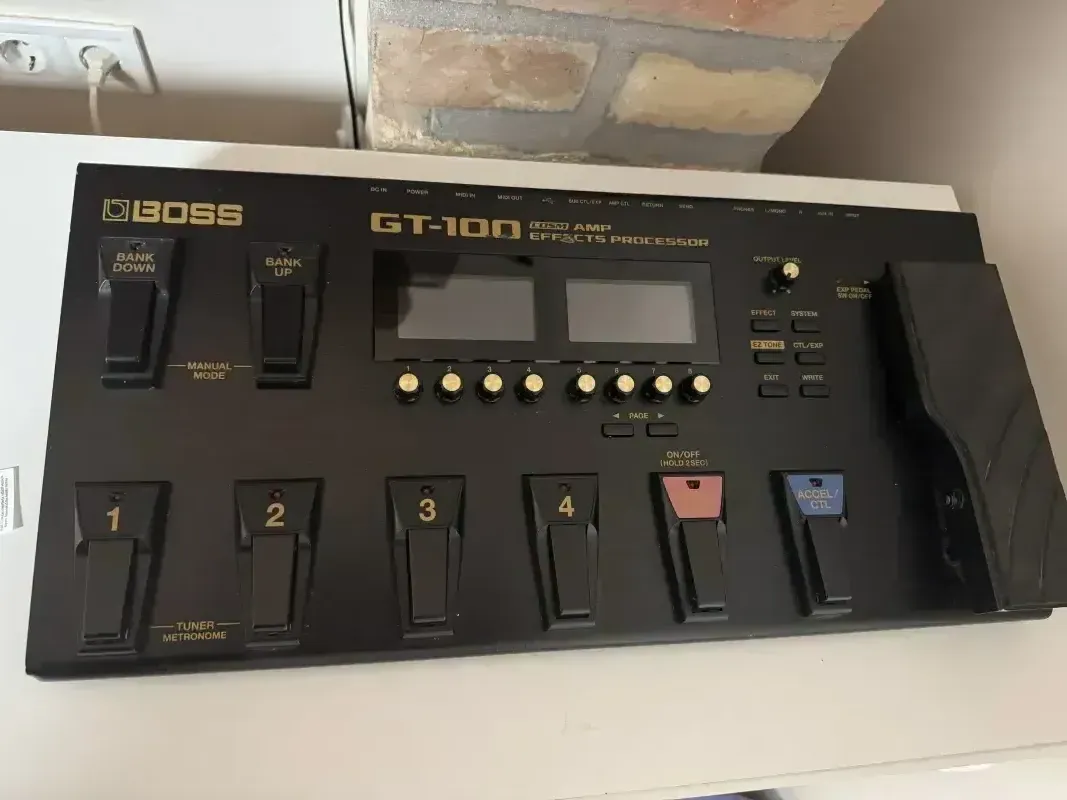 BOSS GT-100 Multieffekt Prozessor