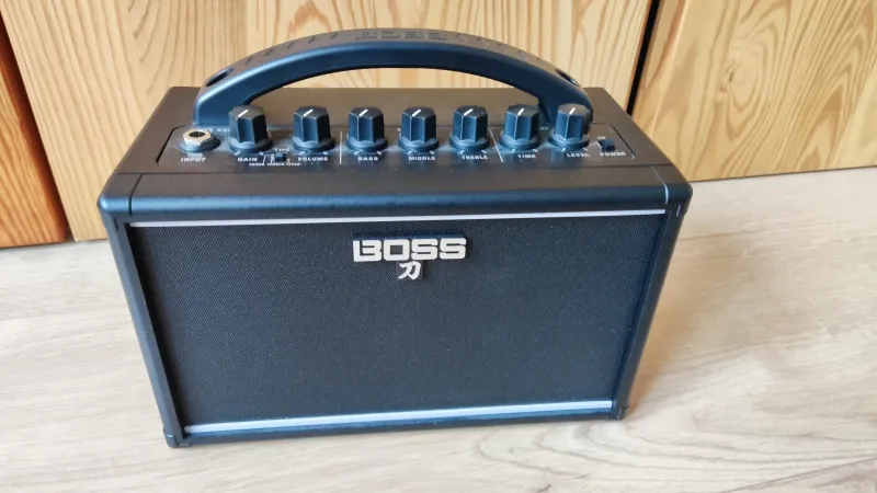 BOSS Katana mini Combo de guitarra