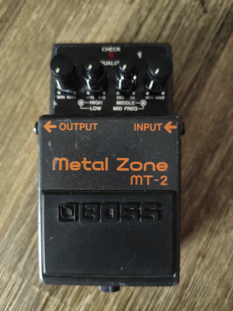 BOSS Metál Zone MT-2 Effect pedal