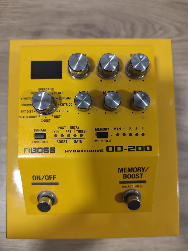 BOSS OD-200 Verzerrer